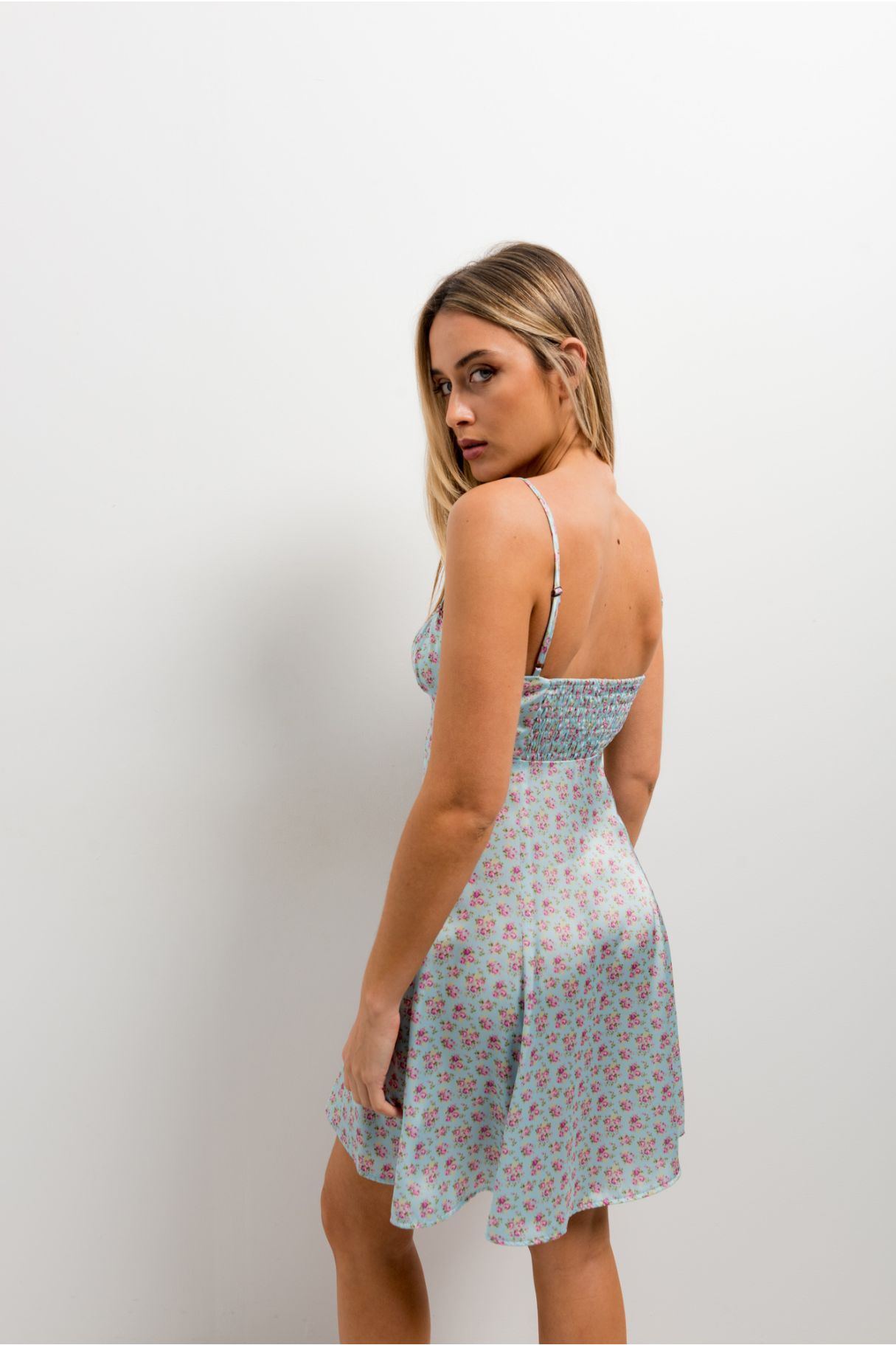 Vestido Curto Cetim Estampado Flores