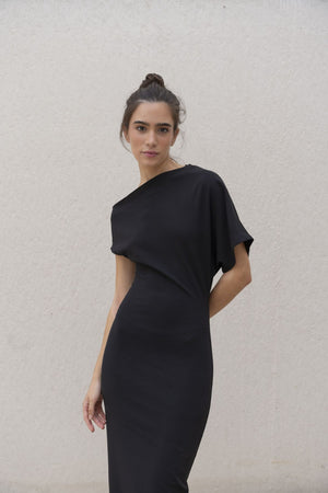 Vestido Midi Assimétrico Preto