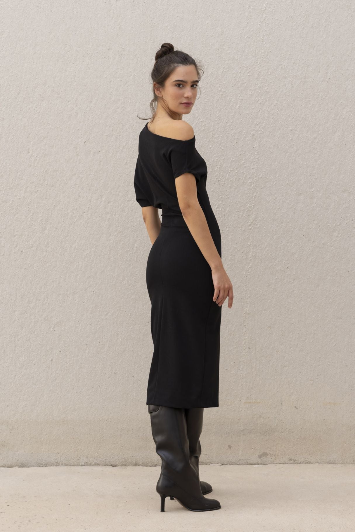 Vestido Midi Assimétrico Preto