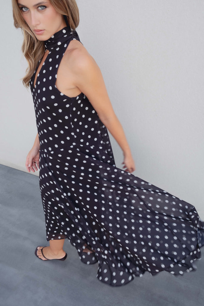Vestido Halter Fluido Bolinhas