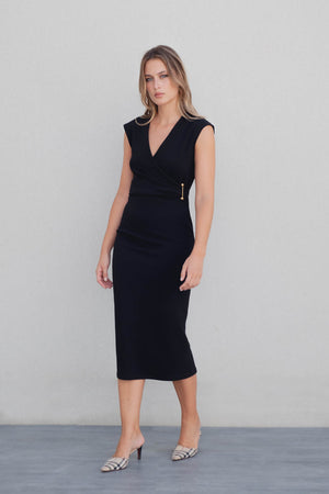 Vestido Midi Preto com Detalhe Dourado