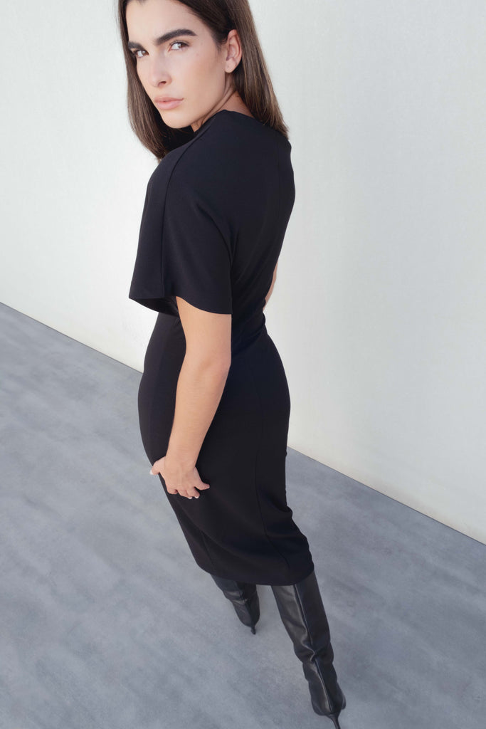 Vestido Midi Assimétrico Preto