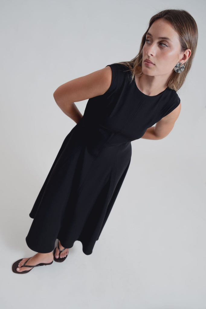 Vestido Midi Clássico Preto