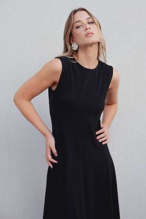 Vestido Midi Clássico Preto